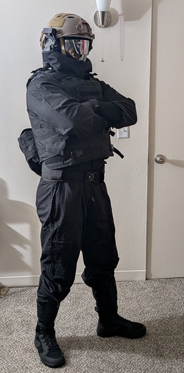 AGasM4skBro's tweet photo. Added shin guards, undershirt with folded sleeves, an older garmin. Still waiting for a few things like the black vers of the helmet https://t.co/vMrvjSNyoK