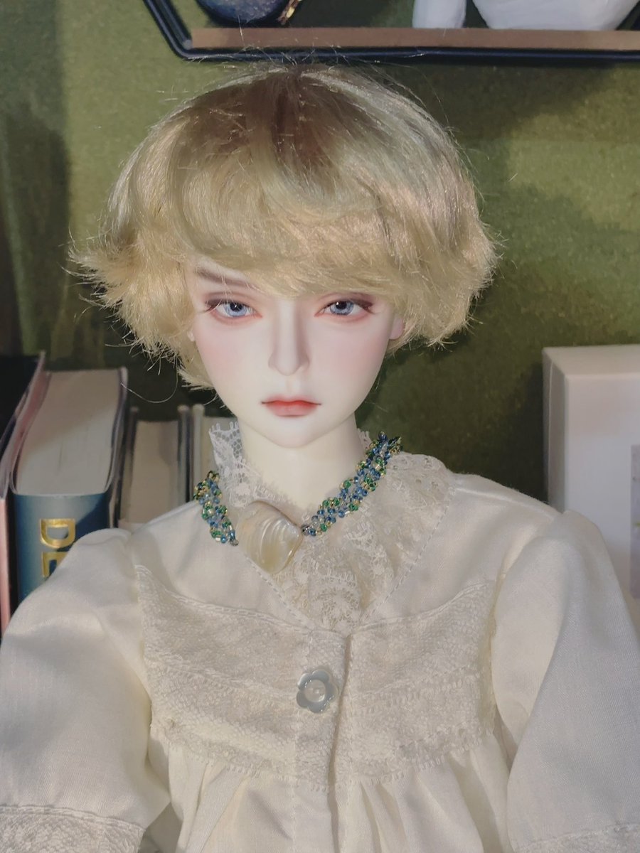 yume_no74's tweet photo. #おはドル ございます 。☀️
10月になりました 、今朝起きた時思いの外寒くて驚きました 。

昨日お店で作ったアクセサリーと共にルシ君と 。
シェルパーツを使ったブレスレットだけど 、やっぱりジャストフィット 🤣❤️ ただ 、本物のパーツを使ってるから少し重い 💦

#DIKADOLL #うちのこかわいい https://t.co/y9f0ZE8TIx