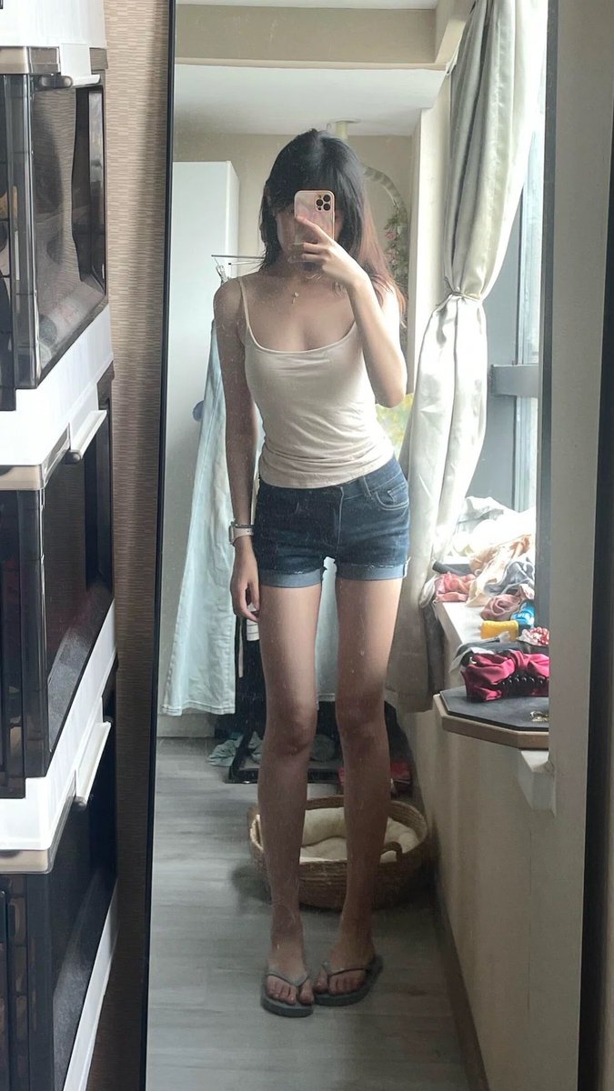 emily44op9's tweet photo. 刚刚起床、新拍的

有人想要锐评一下我跟闺蜜22的福嘛😌

看完不许瞎说，赶紧看，我要删了

真没有🚪流言1我真给呀 https://t.co/lav78AAzVZ