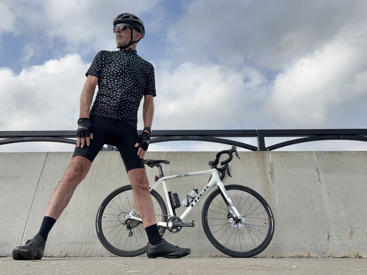myke237's tweet photo. Mother Nature changed conditions all afternoon 😎☔️🌦️🌧️
Mysticism 🎼 Ride your own story.
#i_walk #i_bike 👣🚲 #trekbikes #kansascity #bontrager #BooneRSL #selleitalia #cycling #bikinglife #michelin #giro #Oakley #twinsix #lovingthedaylight #rideyourownstory https://t.co/mt6RIiwGwI