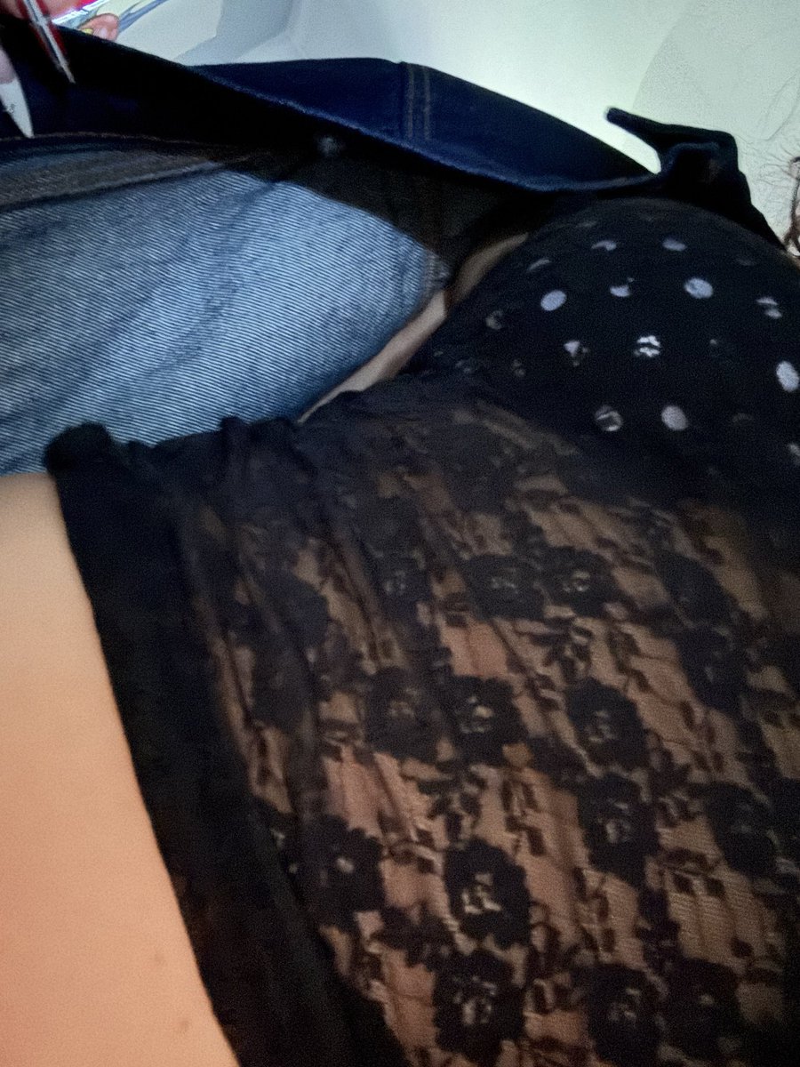 pickles420hmj's tweet photo. Feeling blue tdy 🥺 send me some money to put me in the mood 😏🩷 https://t.co/xY4zmFWmOl