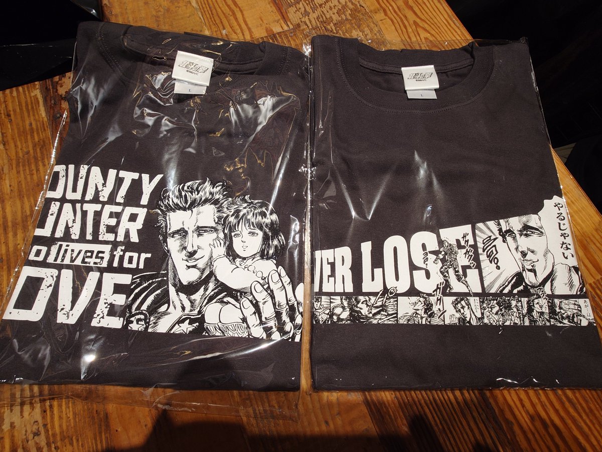 ZXSKY's tweet photo. アインの両面プリントのTシャツを2種類も作���ちゃう心意気に胸を打たれお互い1枚ずつ買いました。俺はやるじゃないじゃない方(笑) https://t.co/RJ8dikHXMS