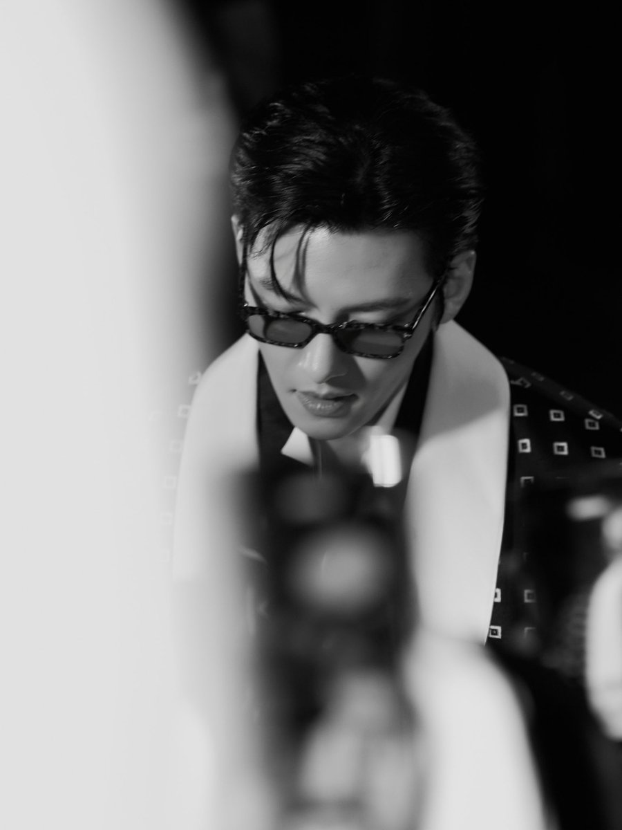 jcwarchive's tweet photo. him in black and white filtered pic will forever be my favorite https://t.co/ZqdyBZoxYo