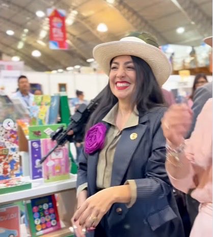 _Joham_'s tweet photo. No vaya a ser que la zona infantil de la feria del libro tenga un peligroso niño leyendo https://t.co/HJsxGsBl73