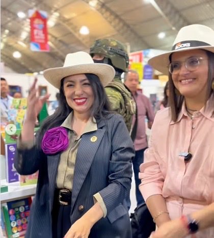 _Joham_'s tweet photo. No vaya a ser que la zona infantil de la feria del libro tenga un peligroso niño leyendo https://t.co/HJsxGsBl73
