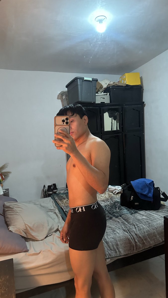 CesarCa93823643's tweet photo. Llegando del gym juju 
🫰🏻🥵
#fypシ゚viral https://t.co/DNjmbhfBzo