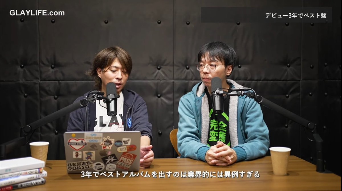 GLAYLIFE_com's tweet photo. #GLAY今日は何の日
29年前の今日、1stベスト『REVIEW』発売。
初週売上200万枚は当時のオリコン史上初！

最終的に487.6万枚で、いまも
日本アルバム売上歴代3位。
しかもGLAYのベストアルバム作戦は、
業界では異例のイノベーションだった。

詳しくはこちらの動画で！
https://t.co/bx2osGBZ4I https://t.co/qGzd9jdouV
