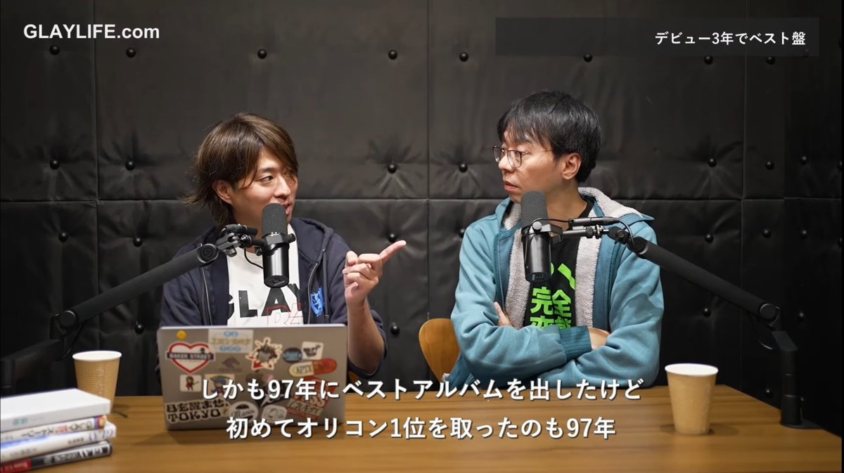 GLAYLIFE_com's tweet photo. #GLAY今日は何の日
29年前の今日、1stベスト『REVIEW』発売。
初週売上200万枚は当時のオリコン史上初！

最終的に487.6万枚で、いまも
日本アルバム売上歴代3位。
しかもGLAYのベストアルバム作戦は、
業界では異例のイノベーションだった。

詳しくはこちらの動画で！
https://t.co/bx2osGBZ4I https://t.co/qGzd9jdouV
