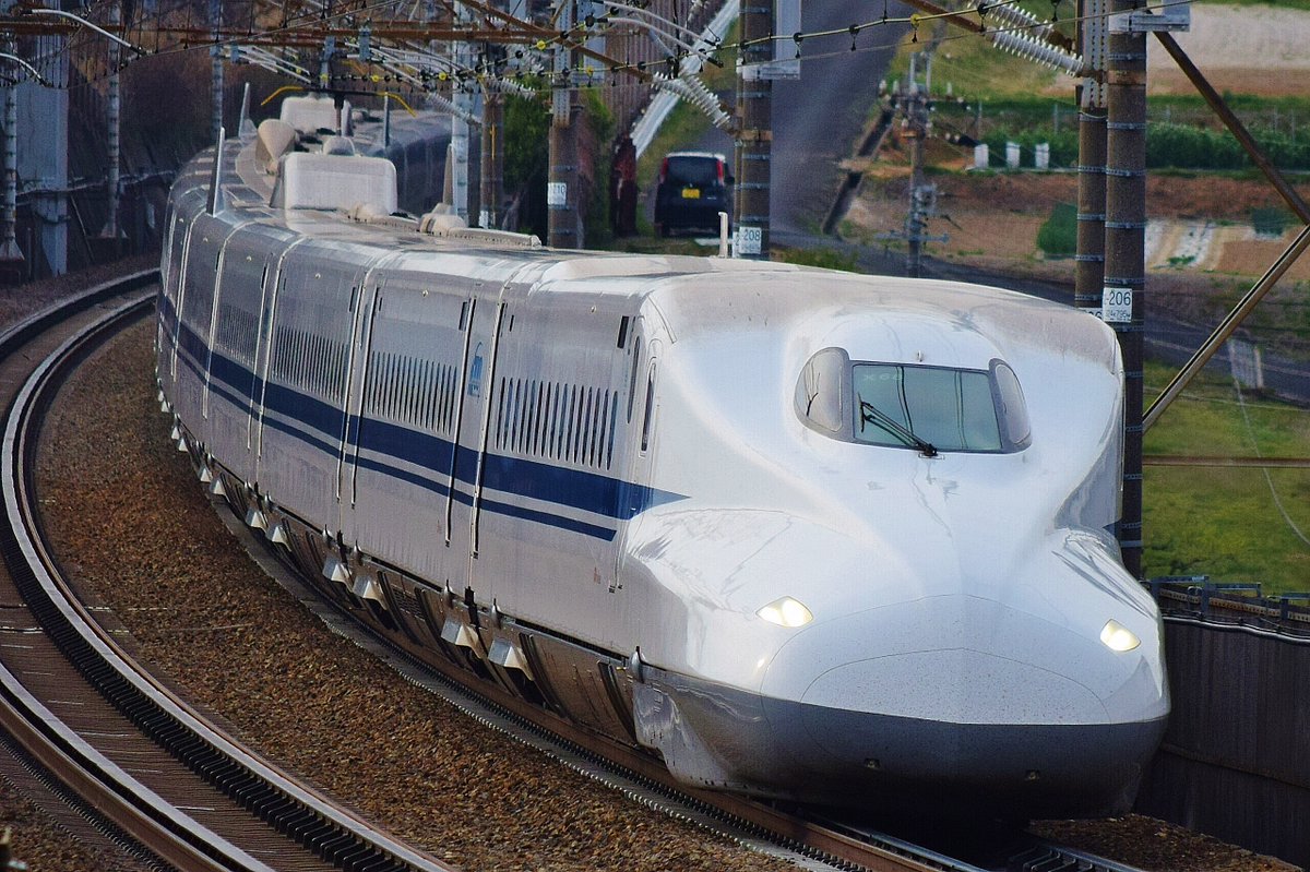 Matsu_1315's tweet photo. #東海道新幹線開業62周年

1964年に『夢の超特急』として謳われた東海道新幹線も開業から62年、現在は日本の大動脈を動かす重要な役割を担います。ドクターイエローもまもなく引退となりますが、益々進化を続ける東海道新幹線からは目が離せなくなるようです。 https://t.co/cb2F9IRgbO
