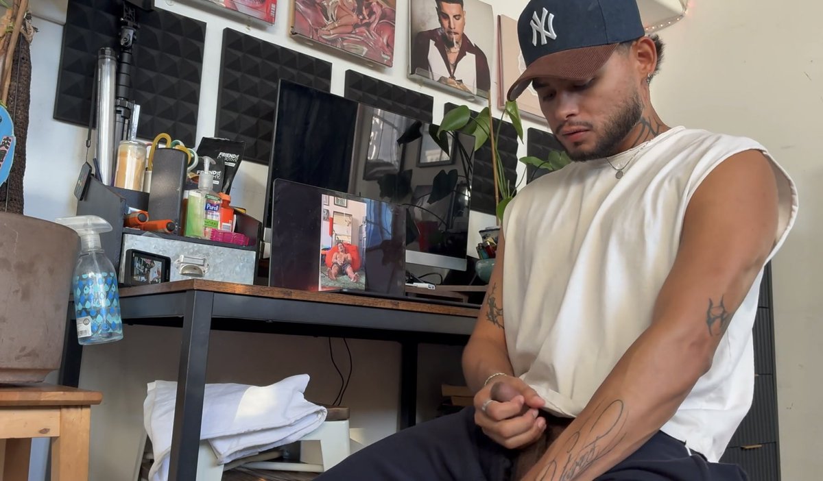 ItsRivvyFade's tweet photo. Caught bro jerking off 💦  to my video and decided to give him a helping hand… or foot rather 🦶🏼

Catch the whole vid out this Friday - link in bio 

@alexdaprod 💦 🦶🏼@ItsRivvyFade https://t.co/EnsL4vu5Db
