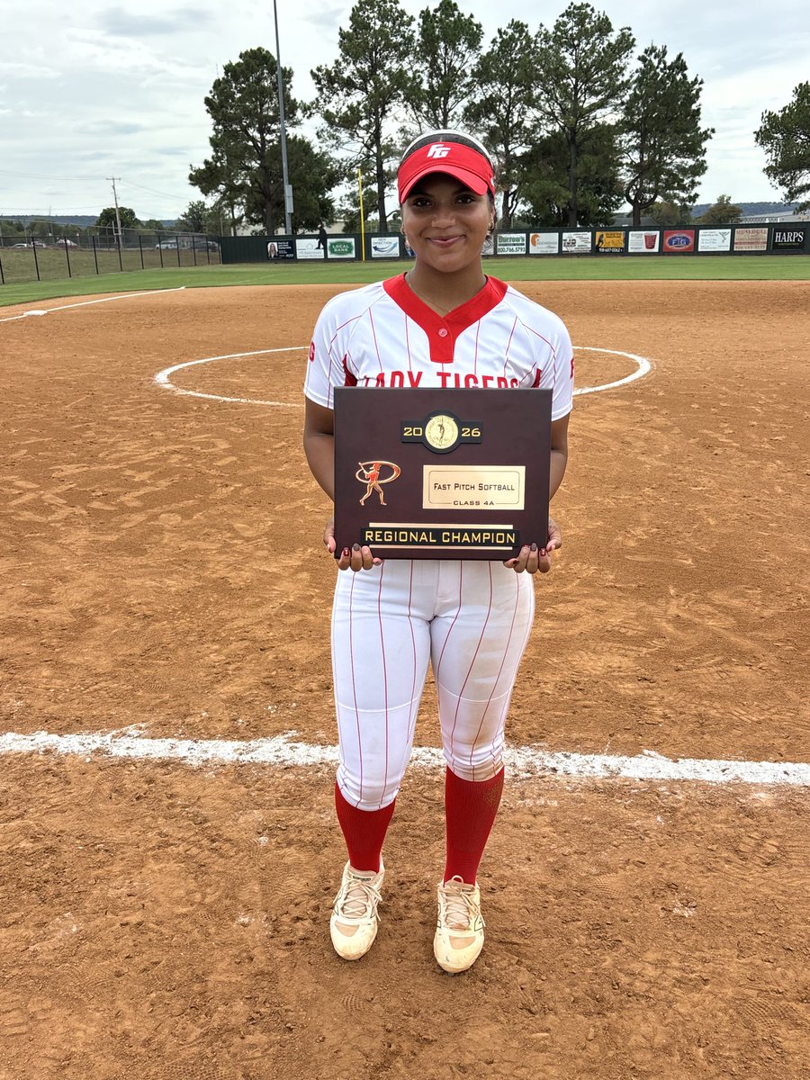 JaydaWoodxbsp's tweet photo. Back to back Regional Champs!! So proud of this team and how far we have came!! I had two triples, a double, and two singles!! Got in some good defensive work making some game changer plays!! Ready to start the prep for Supers!! https://t.co/Xh858ot98N