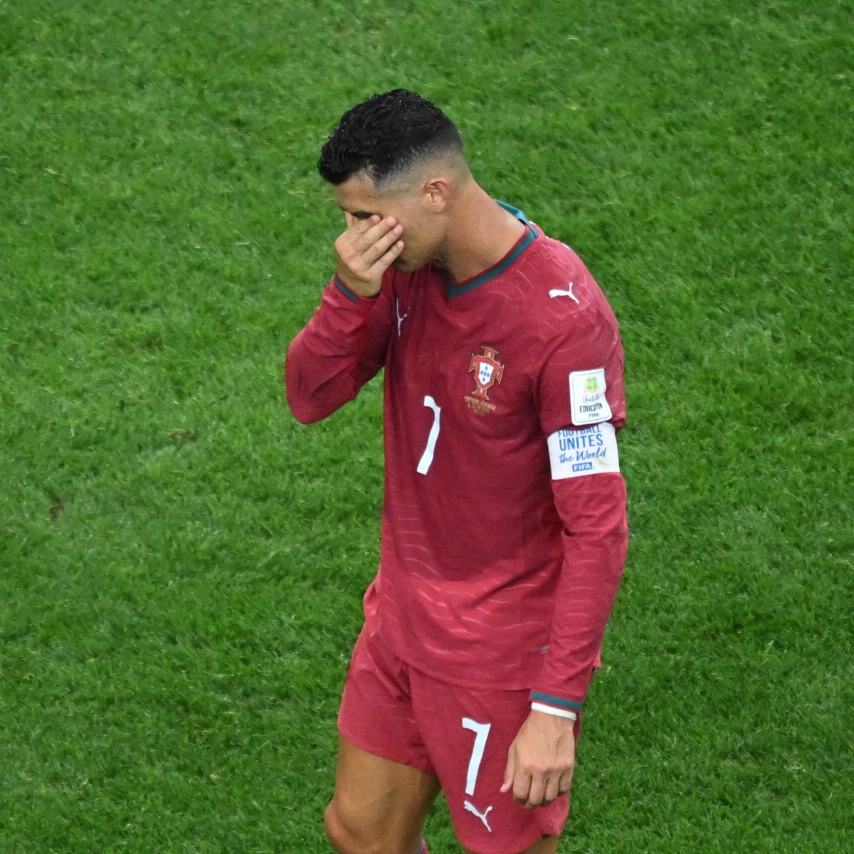 TouchlineX's tweet photo. 🔥 𝗛𝗢𝗧 𝗧𝗔𝗞𝗘: Cristiano Ronaldo is the player who has received the most undeserved disrespect in history. https://t.co/s9GvQ5Cvez