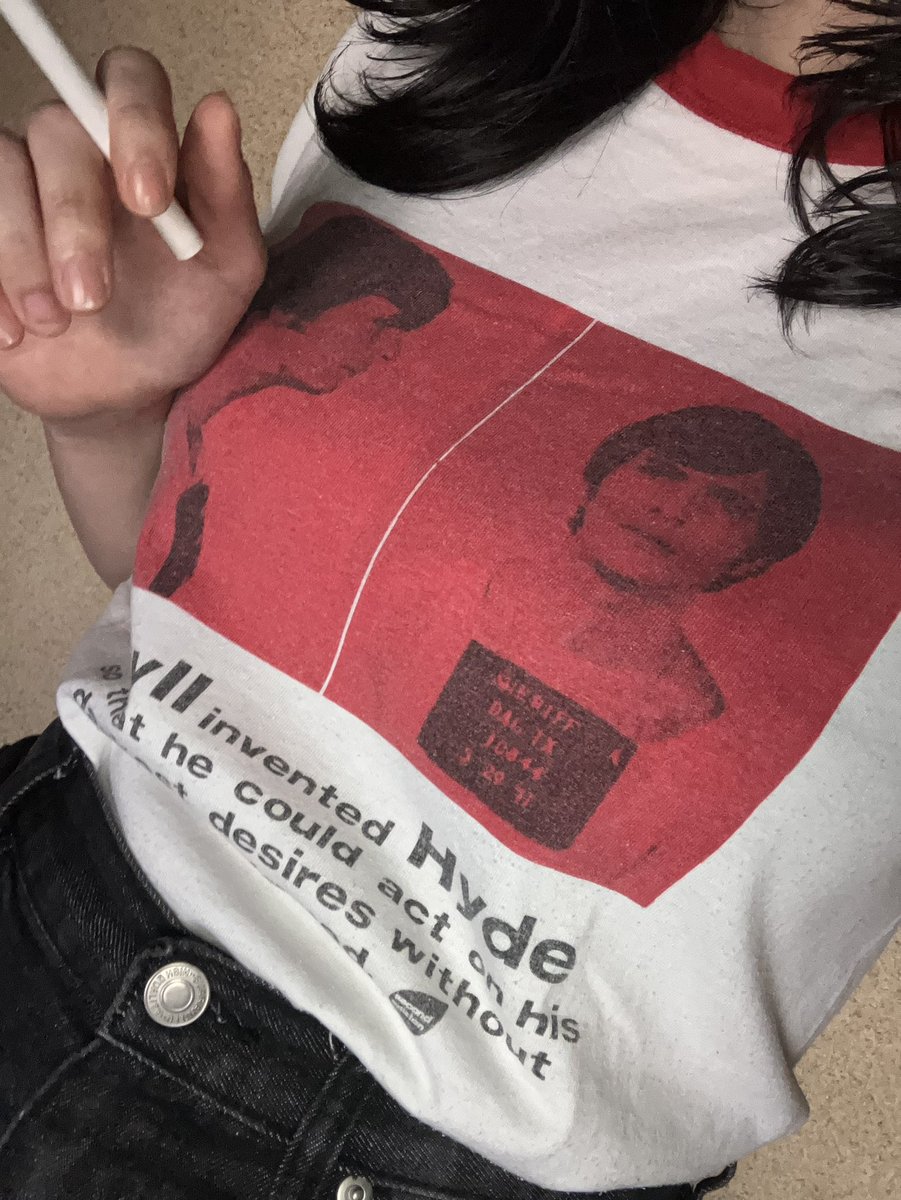 iufxf's tweet photo. 今日はジキルとハイドTシャツ 地元のお気に入りの古着屋さんで購入したもの https://t.co/I754ncDoTv