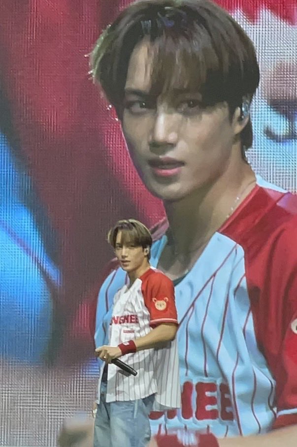 yUzU88nini's tweet photo. スクリーンにも映るから
２度おいしい🤭

#EXO #엑소카이 #카이 #KAI #김종인 https://t.co/3SqFdx8o0d