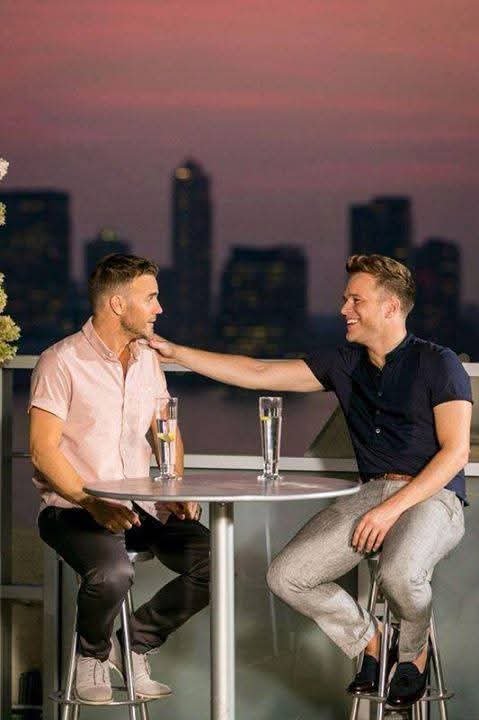 TakeThatFanBase's tweet photo. #tbt #flashback #OllyM #throwback #lookatus #FBmemory @GaryBarlow #throwbackThursday
#13yearsago
https://t.co/yrv90q7CK5 https://t.co/gjIZwfBsbE