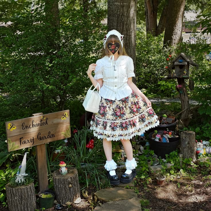 rosuuso's tweet photo. @srhjpn @sleepiedoves Some similar oldschool / oldschool inspired coords from pinterest to help illustrate the vibe better. This person is a hypocrite I just dont like seeing fellow lolitas getting dogged on for their clothing in mainstream twitter discourse lol https://t.co/bMyOni0SI1