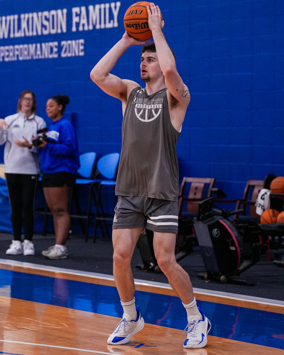 IndStBasketball's tweet photo. Work doesn't stop!

Last day of September ✔️

We start playing games next month!

#MarchOn https://t.co/SP5bNbb4Fg