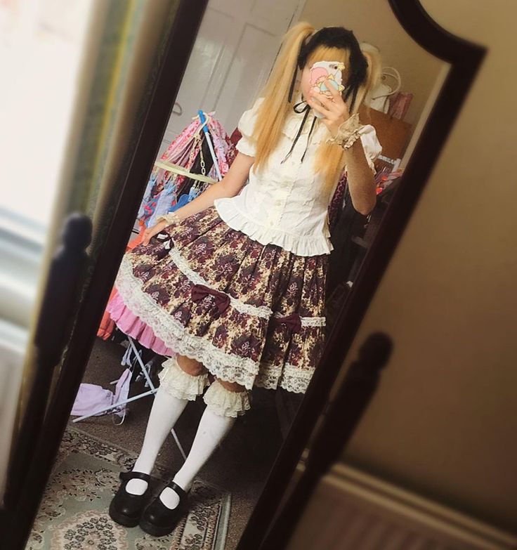 rosuuso's tweet photo. @srhjpn @sleepiedoves Some similar oldschool / oldschool inspired coords from pinterest to help illustrate the vibe better. This person is a hypocrite I just dont like seeing fellow lolitas getting dogged on for their clothing in mainstream twitter discourse lol https://t.co/bMyOni0SI1