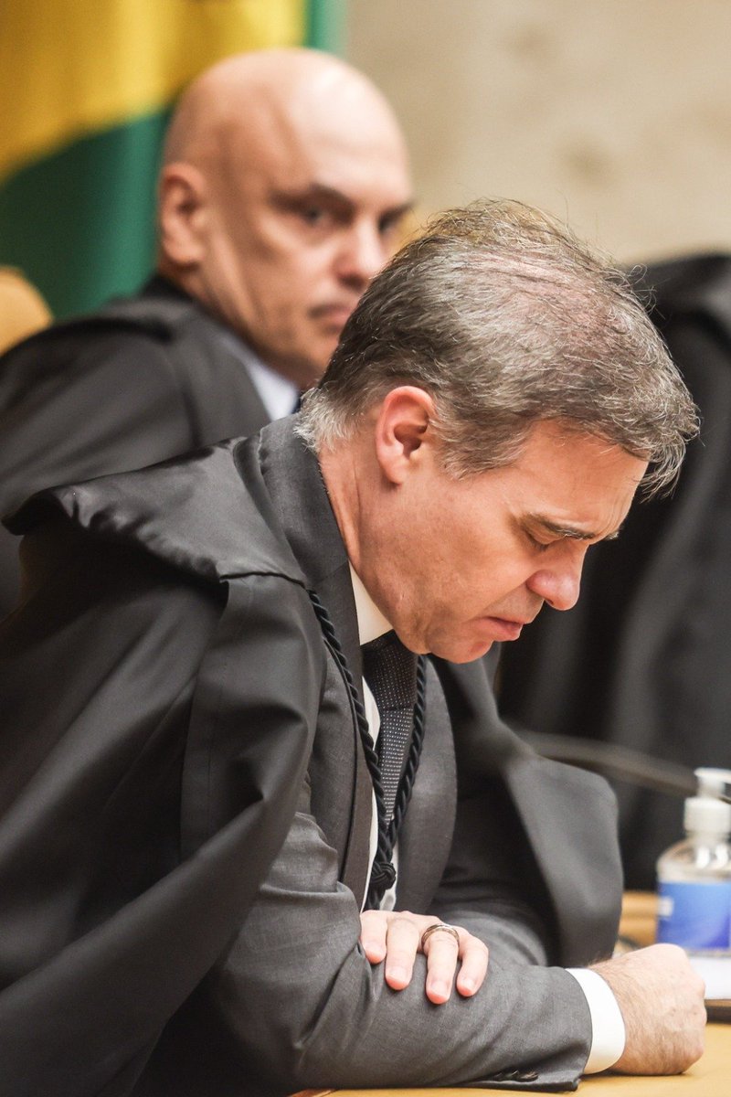 CapitalismIlovU's tweet photo. Perante um juiz de verdade e que ora por luz e proteção, o covarde descobre sua própria impotência, pois finalmente esbarrou em alguém com paridade de armas, que jamais recuará enquanto respirar e que, se assassinado, tornará-se mártir.

Adeus, Alexandre. https://t.co/j1G1EDp8V6