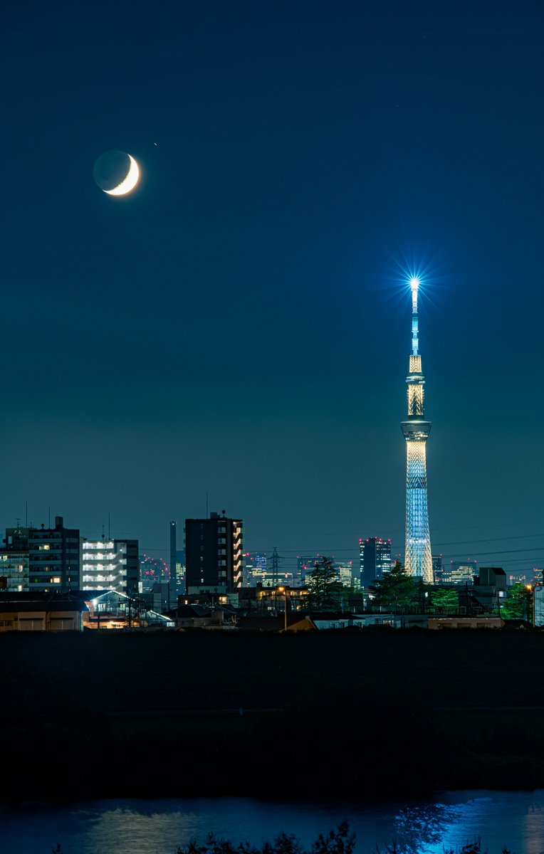 haskap1017's tweet photo. 三日月が素敵な夜でした https://t.co/enlRjC7pI2