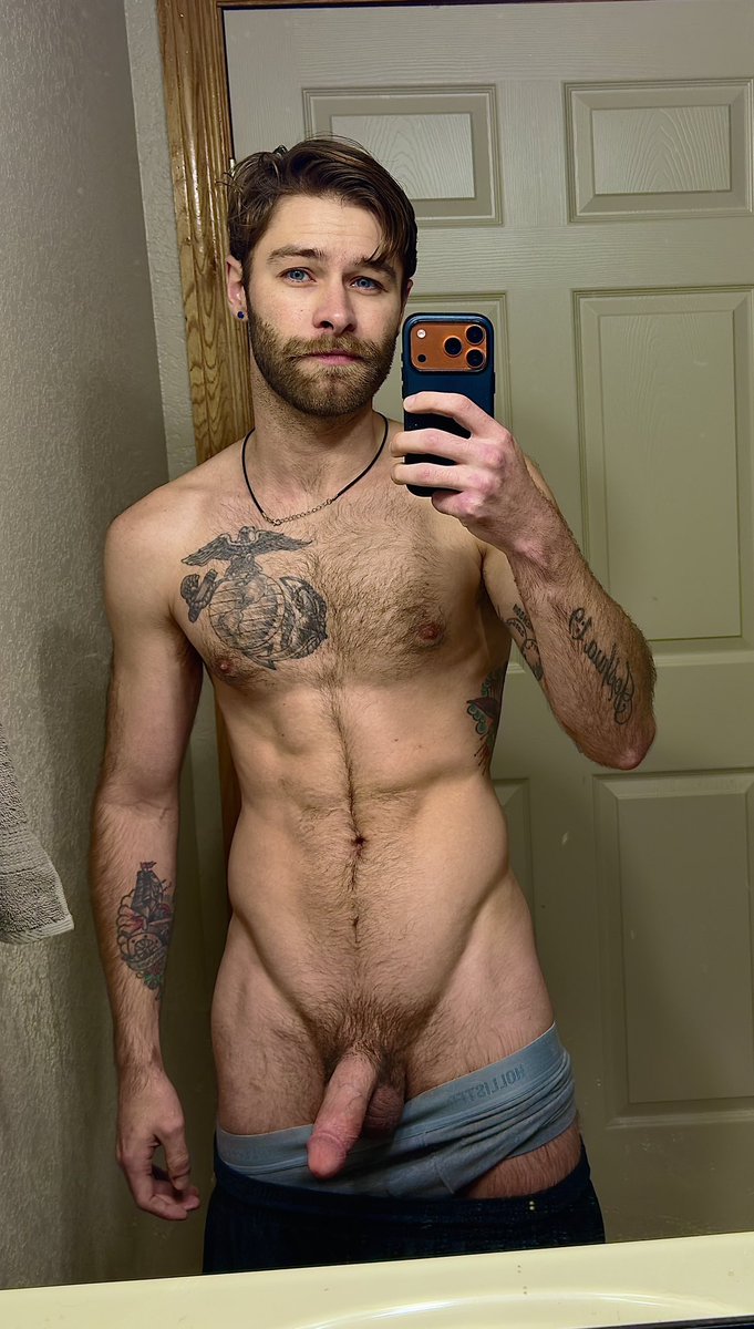 MidwestMarineX's tweet photo. Blue eyes and big dick. What more can you ask for? Hey ya’ll I’m Scott 👋
Rt if you wanna meet in person 😏 https://t.co/e9o2X4m6Fb