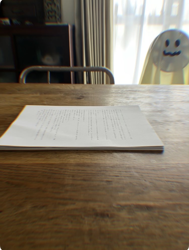 akrwriting's tweet photo. 42歳10ヶ月の今が一番楽しい。
誰の評価も気にせず、自分の定規で「小説」を書く。
苦しい日々でも笑える瞬間があったこと、忘れかけの家族の記録、全部本に閉じ込める。
表現は拙くても、書き切って、残すことが大切。
（いまからの推敲で急降下する前にポスト！） https://t.co/Fy2eeB8mef