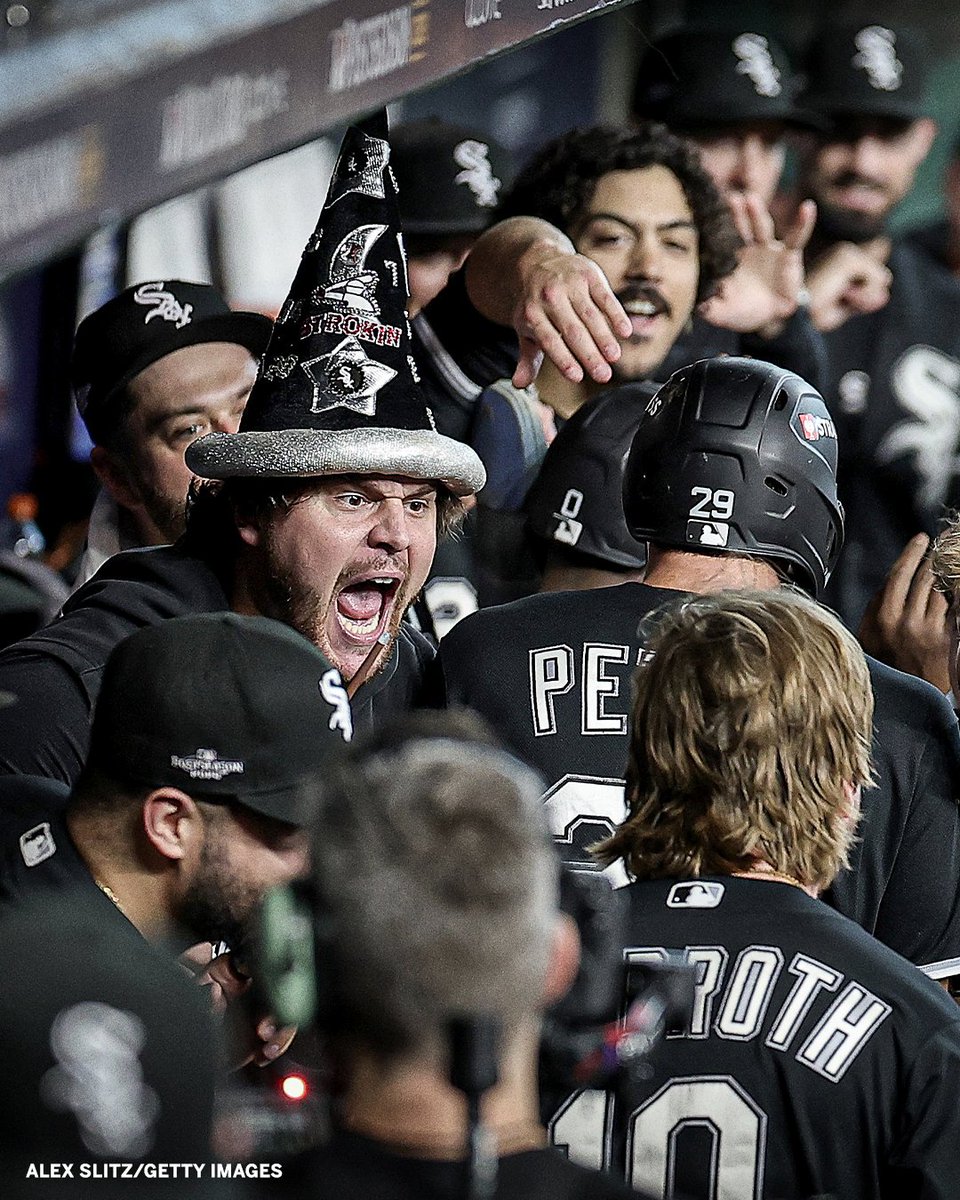 SportsCenter's tweet photo. PLAYOFF. BASEBALL. ENERGY. 🗣️

@whitesox https://t.co/kWutEE6WMd