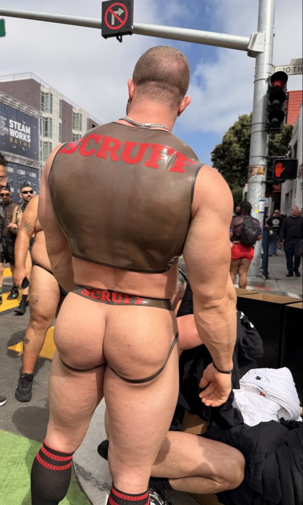 scruffapp's tweet photo. Enjoying the VIEW 👀 https://t.co/bfIgCBvKbp