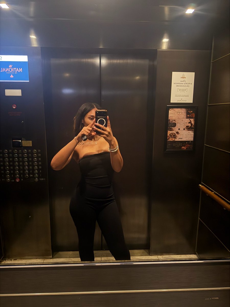 Ahdrieeeey's tweet photo. Nothing fits right anymore 😭😭😭 https://t.co/kY17C9mlNA