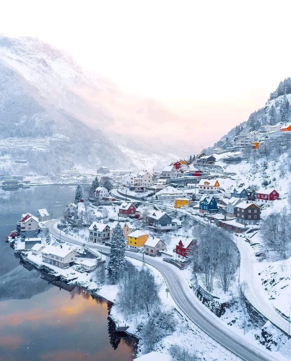 ScandinavianAE's tweet photo. Norway 🇳🇴 https://t.co/nyPzVIpUe6
