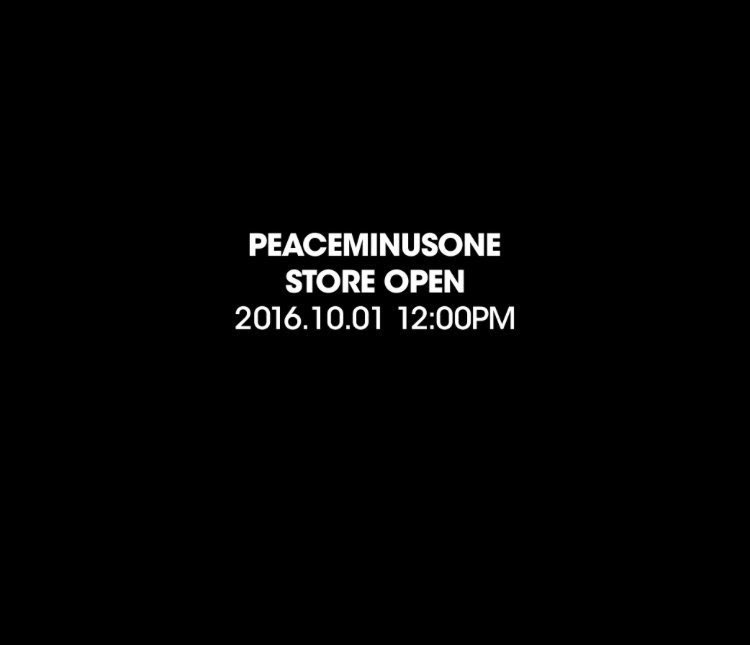 DC_BIGBANG_VIP's tweet photo. 📌 오늘은 피스마이너스원 창립 10주년입니다 ✨

🌼 PEACEMINUSONE 10th Anniversary

• PEACEMINUSONE은 '평화(Peace)는 유토피아적인 세계와 결핍(Minus)된 현실 세계를 잇는 이상과 현실의 교차점(One)'이라는 의미로 이름이 만들어졌다.

• 다른 로고인 데이지 꽃은 8시 방향의 꽃잎 하나가 없다. 이것은 평화를 상징하는 데이지 꽃의 이파리 하나가 없다는 의미, 즉 평화 빼기 하나 (PEACE MINUS ONE)를 뜻한다.

#GDRAGON #피스마이너스원 
#PEACEMINUSONE #PMO