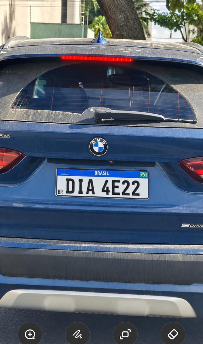 anselmofcr's tweet photo. OLHA A PLACA DESSE CARRO QUE BO HOJE...
"DIA 4 É 22" https://t.co/G5GdAmQ1wT