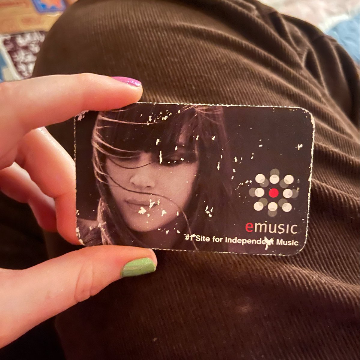 hodgepodgeeee's tweet photo. Feels good scrolling this app knowing I’m a card carrying cat power fan. I keep her with me wherever I go https://t.co/BB5B9wl9O5