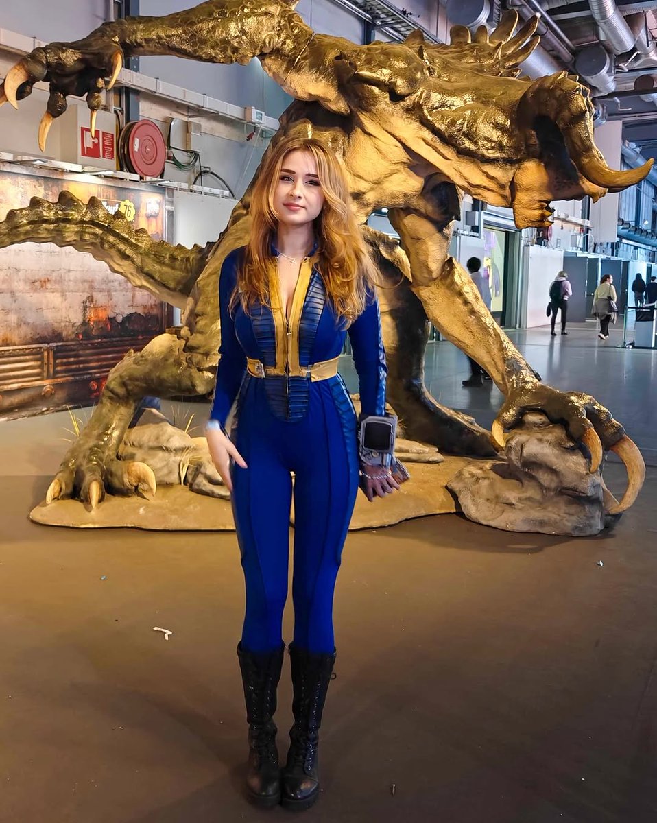 elinatwitchdsc2's tweet photo. Lvl 6(soon 7) vault dweller with 0 instincts 😔

HAPPY SEASON 2 RELEASE 💙 at the  booth on Dreamhack!
.
.
.
. https://t.co/heAEXgMDqT
