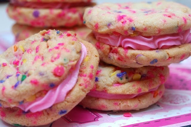 mcdivagal's tweet photo. ₊˚⊹♡🧁🍭♡⊹˚₊ https://t.co/wXclfOvgWd