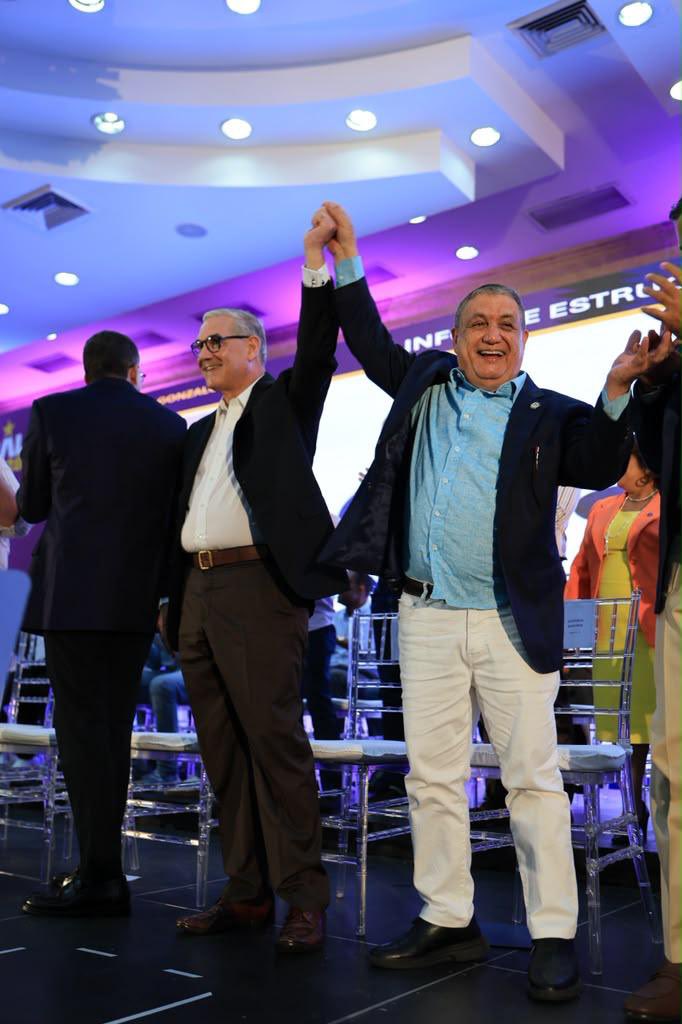 GustavoSanchezq's tweet photo. Gonzalo ha demostrado que su mayor fortaleza está en escuchar, sumar y unir. 

Seguiremos construyendo junto a nuestra dirigencia y militancia, sin confrontaciones innecesarias y con las puertas abiertas a todos. 

El PLD necesita de todos para volver a conectar con las esperanzas del pueblo dominicano.