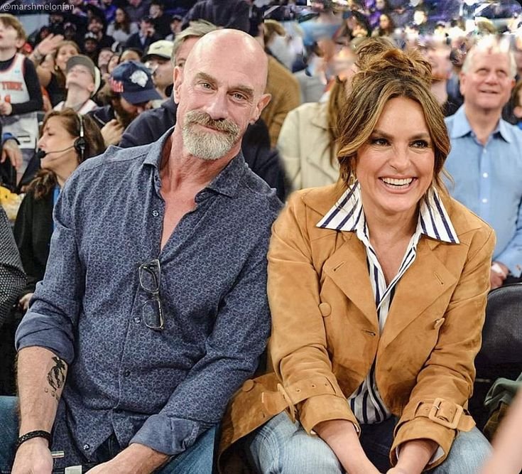 benslxr's tweet photo. reparem que a expressão dele quando perguntam sobre ele voltar pra svu é a MESMA dele felizinho por estar ao lado da mariska OU SEJA ELE DEU SINAIS DE QUE IA VOLTAR MESMO https://t.co/xG5oiPKWec