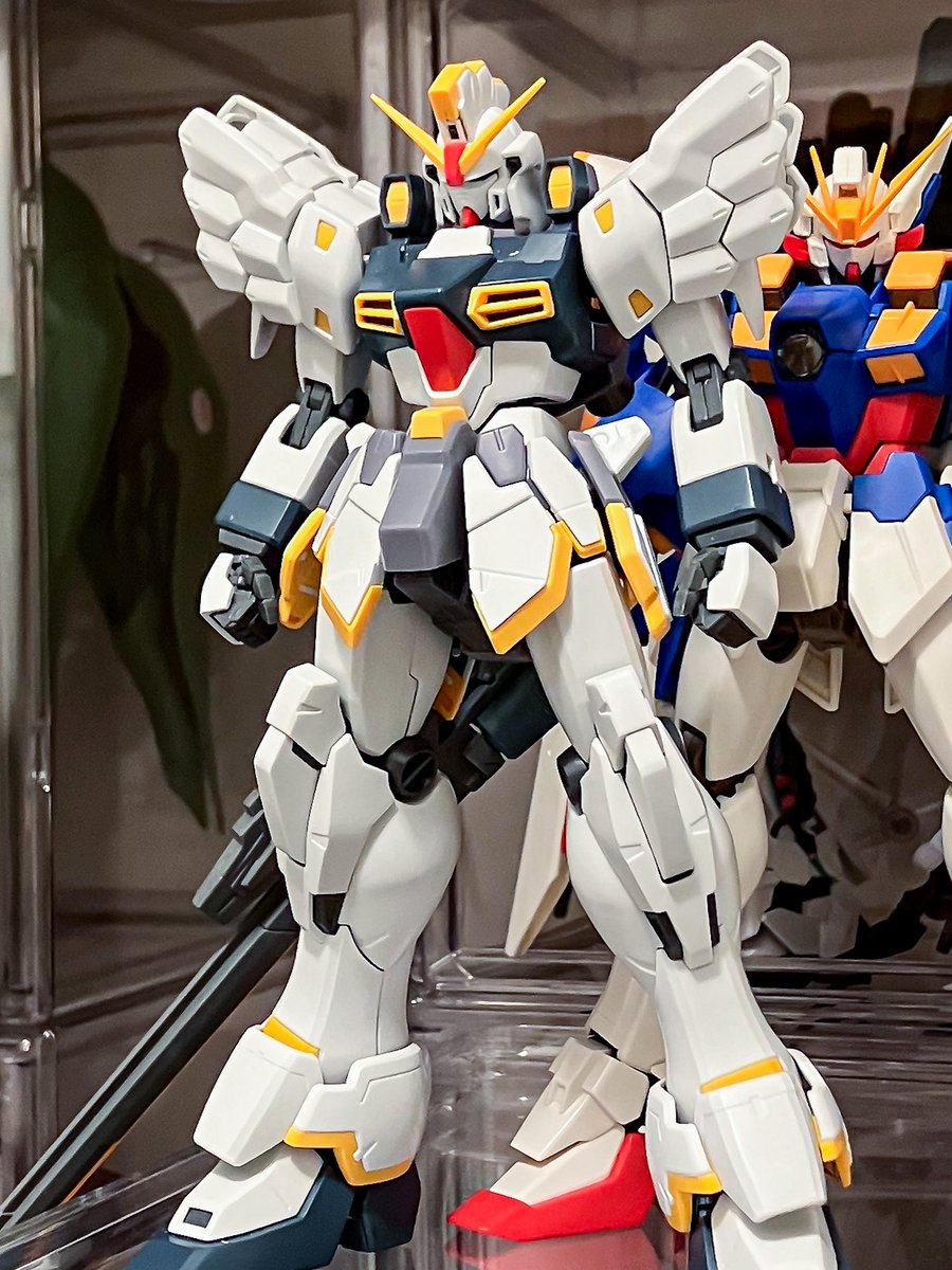 NarisawaY's tweet photo. 誕プレで弟にもらったMGサンドロックew
腰のジョイント延長、首パーツ削り込みでS字立ち、顎引きが出来るように加工
#ガンダムサンドロックew https://t.co/Pxr3o0YRBO