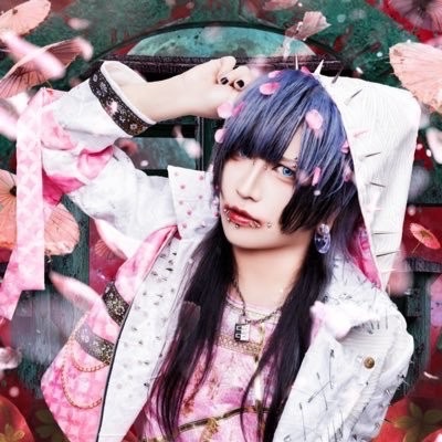 karasu_tweet's tweet photo. 【NEWS】
11/25巣鴨獅子王
暇潰シ サポートアーティスト
Gt.炉亜@SoranakiRoa 
Ba.めぐむ@sssingulartyyy 
Dr.もな@Lyrica_mona

チケット購入はこちらから
https://t.co/us2hpoHB61
受付期間：10/25 10:00〜10/30 22:00
入金期間：11/2 13:00〜11/8 23:59 https://t.co/bBJamTOQLe