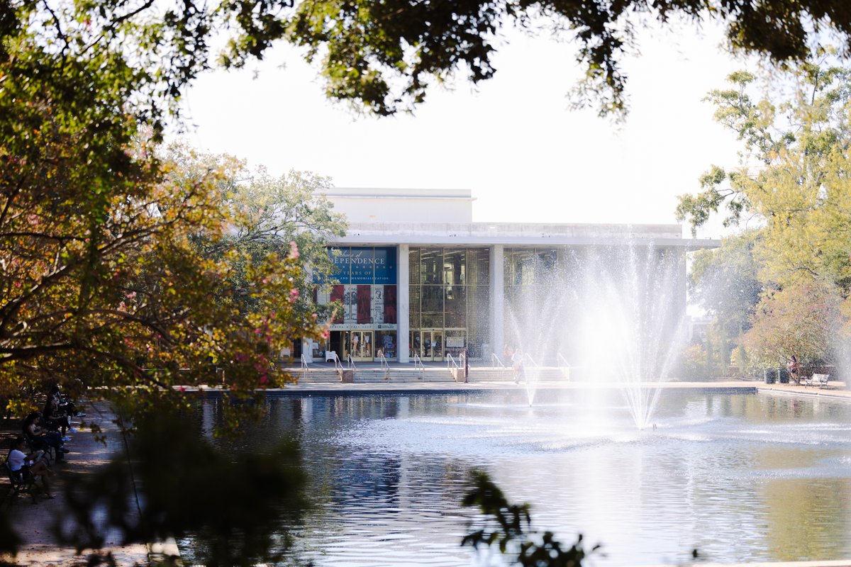 UofSC's tweet photo. Campus life lately 😍 https://t.co/X2K6LIAfIy