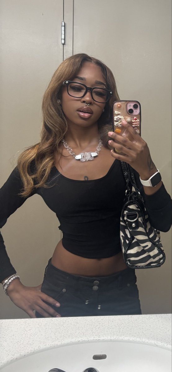 rieeXDD's tweet photo. im the baddest bitch alive if you’re reading this u not fw me https://t.co/7GAbsEDPoj