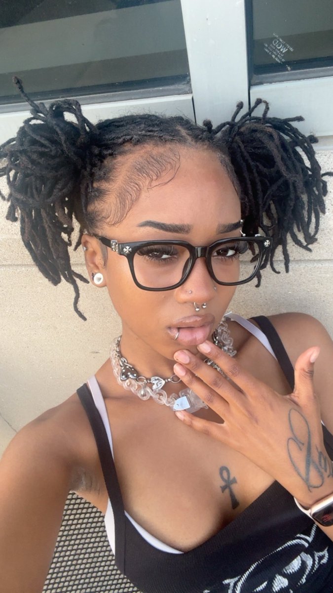 rieeXDD's tweet photo. im the baddest bitch alive if you’re reading this u not fw me https://t.co/7GAbsEDPoj