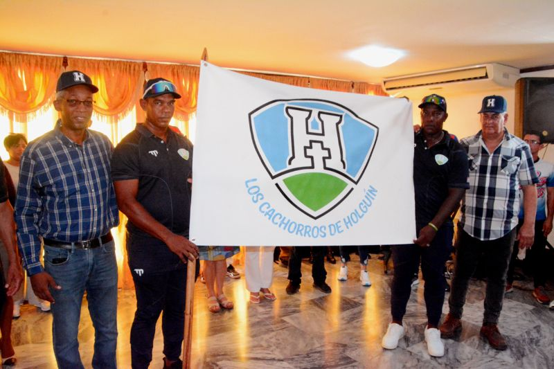 AlcidesLago's tweet photo. Los Cachorros de Holguín ratificaron el  propósito de mantenerse entre los mejores equipos de la pelota cubana,  en la LXV Serie Nacional, durante su abanderamiento en la Plaza Mayor  General Calixto García, de la Ciudad de los Parques.
#HonorHolguinero
#HolguinSi
#CubaEsDeporte https://t.co/nlgNyrKoPf