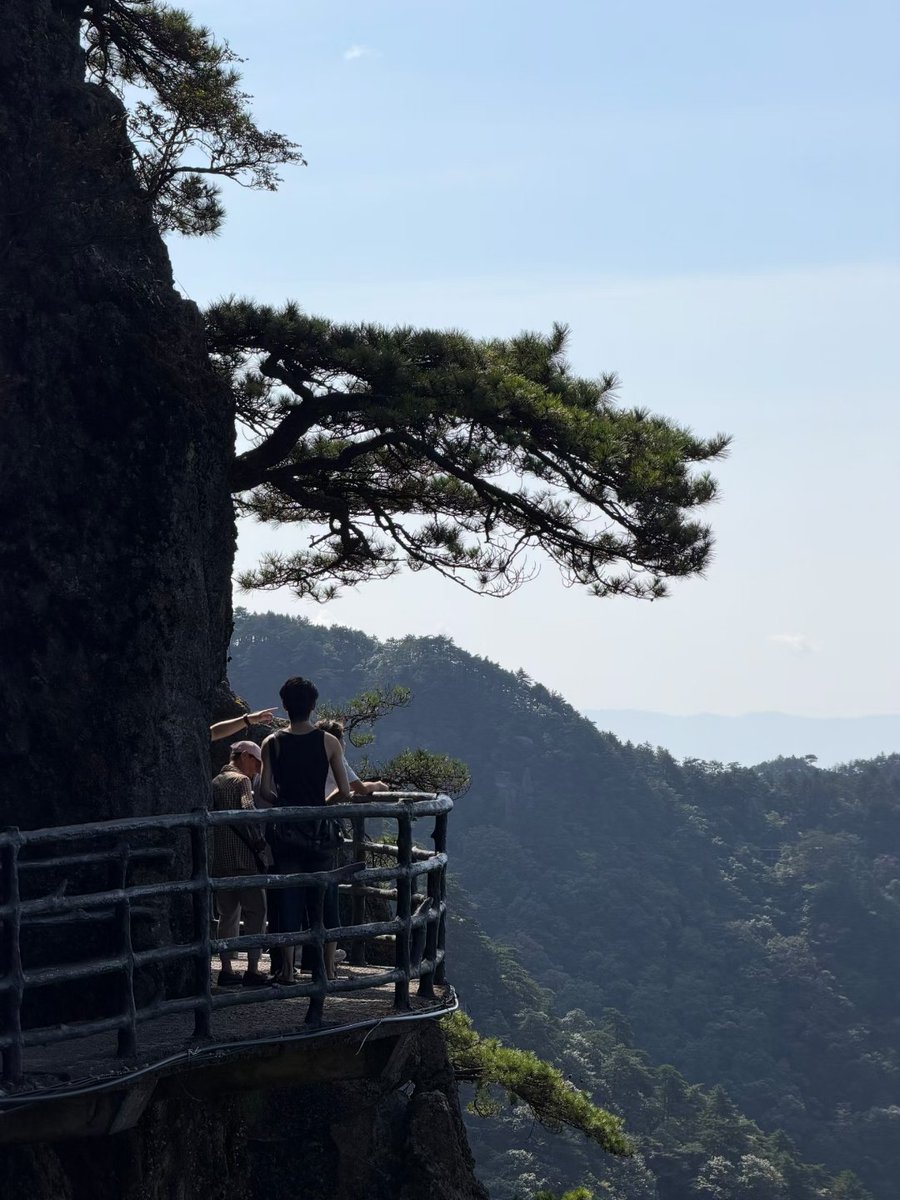 oligeros's tweet photo. 上山避暑 https://t.co/AwlGleURqI