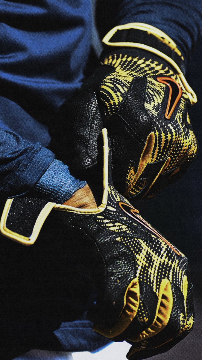 SoleRetriever's tweet photo. Ronald Acuña Jr. in another pair of LeBron Nike Air Zoom Generation cleats 👑 @ronaldacunajr24 @KingJames 

📷 @nikediamond https://t.co/aWmi18AXMU