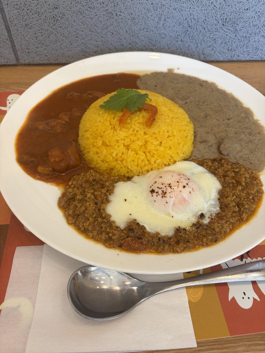 _21miya's tweet photo. おはようございます。

昨日、富山県にある「カレー工房仁」さんでランチをいただいてきました。
注文したのは、チキン、ポークキーマ、ホタテの3種が楽しめる「ともえがけ」。
3種類とも全く異なる味わいで、特にホタテのカレーが個性的で好きな味でした。
ご馳走様でした。 https://t.co/M7L4Zw1AKf