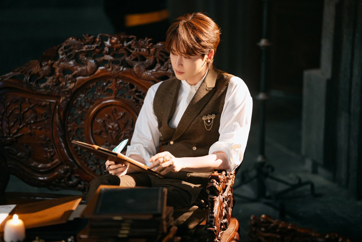 kdramasdiary's tweet photo. Stills of #LeeJongsuk from #TheRemarriedEmpress, releasing on November 4. https://t.co/avZqqaeZbh