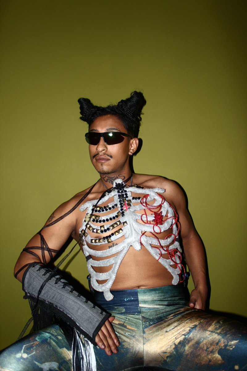 vmamx's tweet photo. Irving Roldán para Mutantes666
Styling por Furia Bestial
Prendas por Mutantes666
Botas de Bershka
Beanie de ZARA
Fotografía por VMA®️  #vmamx

#moda #fashion #outfit #styling https://t.co/C5ucb2ZGDq