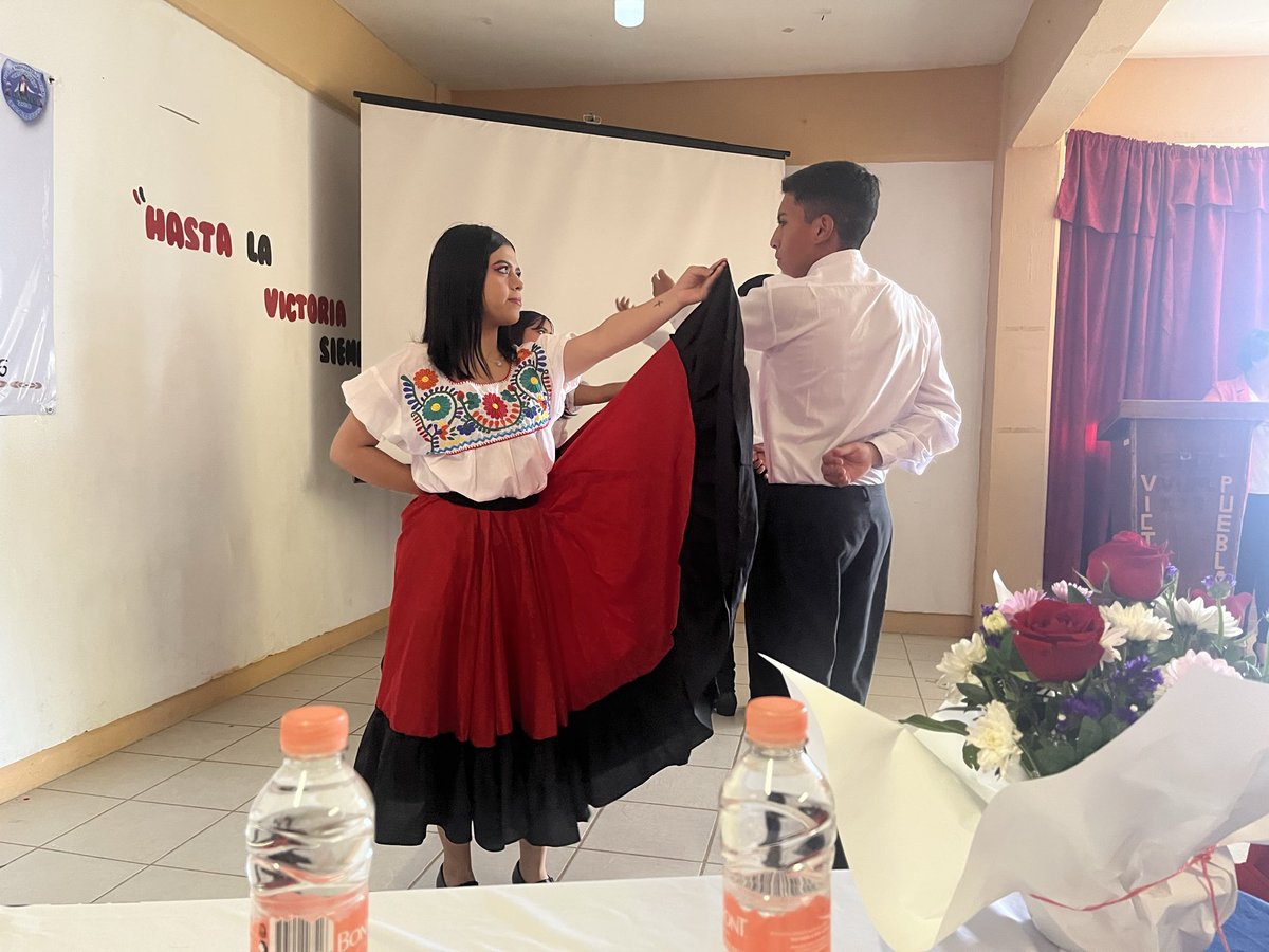 secrom_e's tweet photo. #AntorchaEsCultura 
Un gran orgullo de Antorcha sea promotora de arte y cultura mexicana en el extranjero.
Felicidades!! https://t.co/EgI2TFmBDH