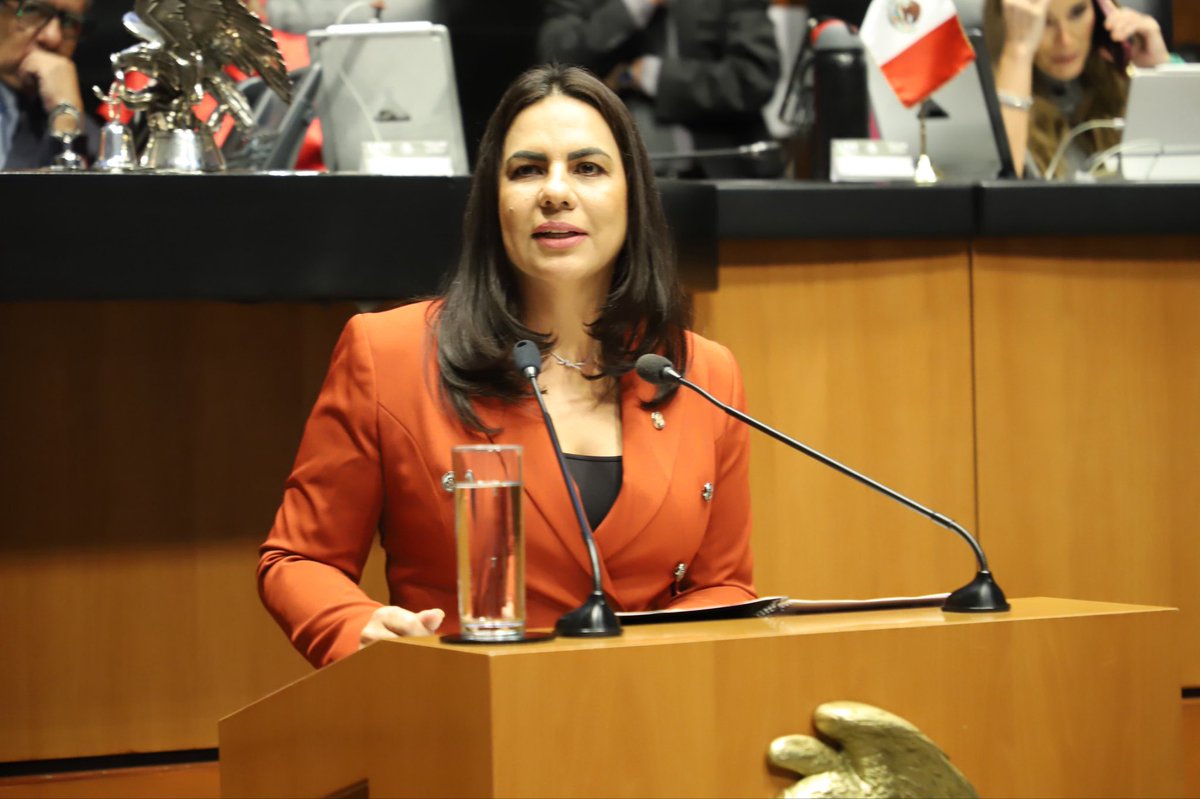 KarlaToledoZam's tweet photo. A #Morena le incomodan los ciudadanos que critiquen su gobierno por eso creó la #LeyAntiMemes 🤦🏻‍♀️

Por eso mi voto #EnContra ✋ donde queda la libertad de expresión ??? 🙄 https://t.co/s4bADD00iP